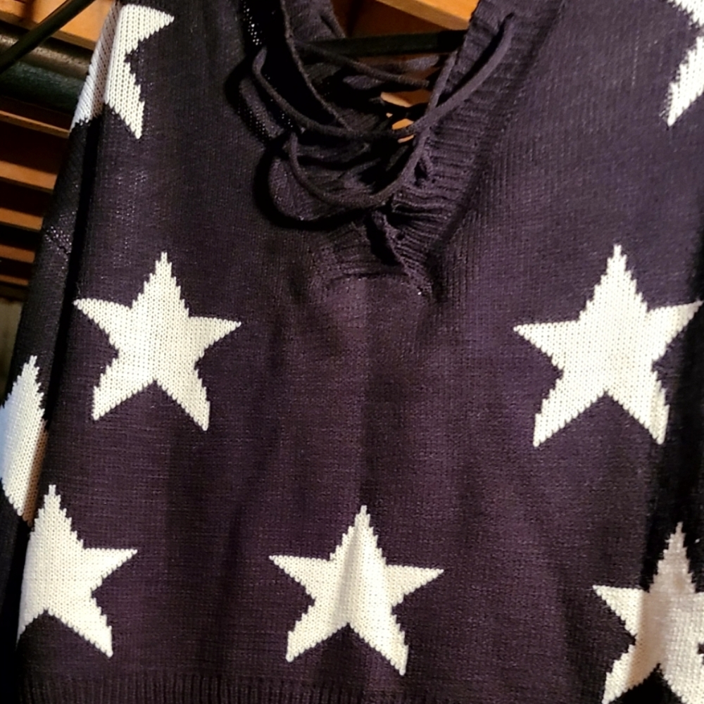 ☀️3 for $25☀️ pattern crosss drop shoulder sweater - Picture 3 of 5